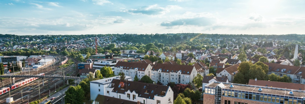 Panoramablick über Stuttgart im Sommer.